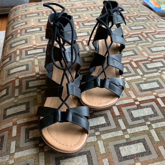 EUC Harlow Low Heel Sandals - Picture 3 of 5